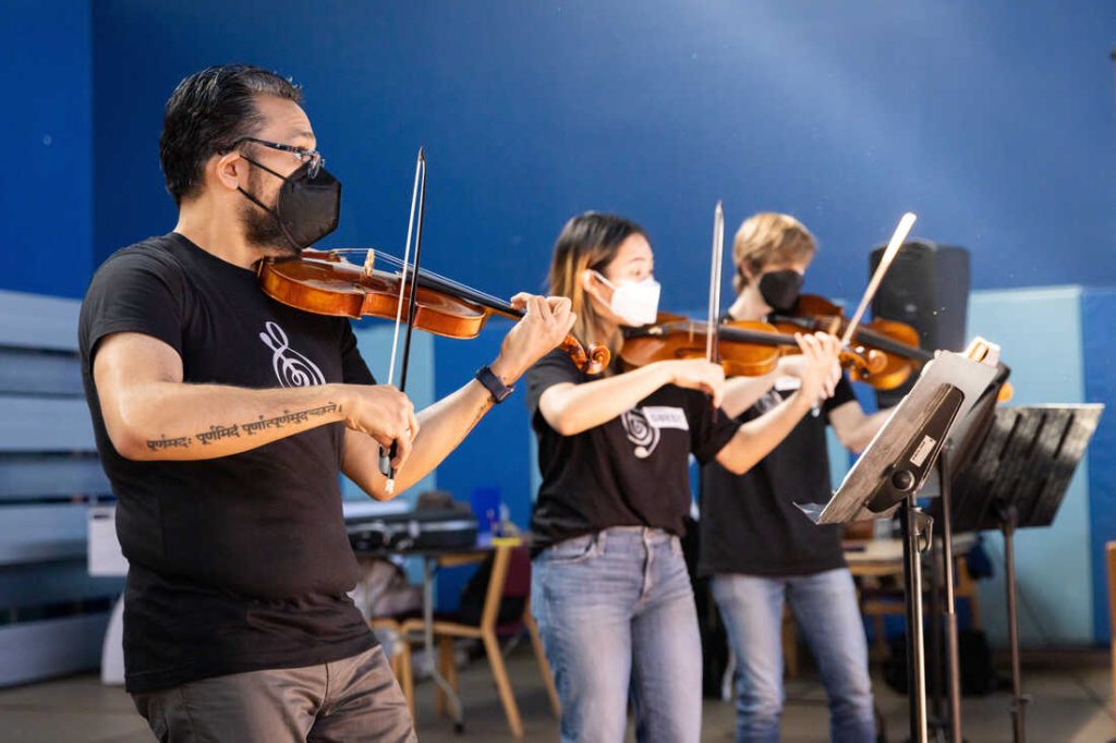 Vijay Gupta performing with some of the professional musicians in Street Symphony at the Midnight Mission on LA's Skid Row. David Zimmerman